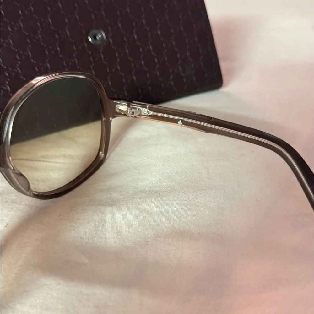 Gucci Elegant Brown Sunglasses - Picture 9 of 9